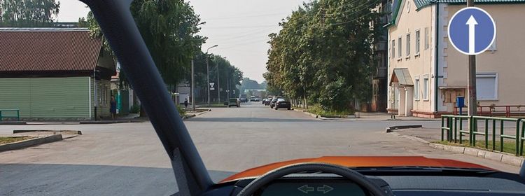 как следует поступить водителю легкового автомобиля